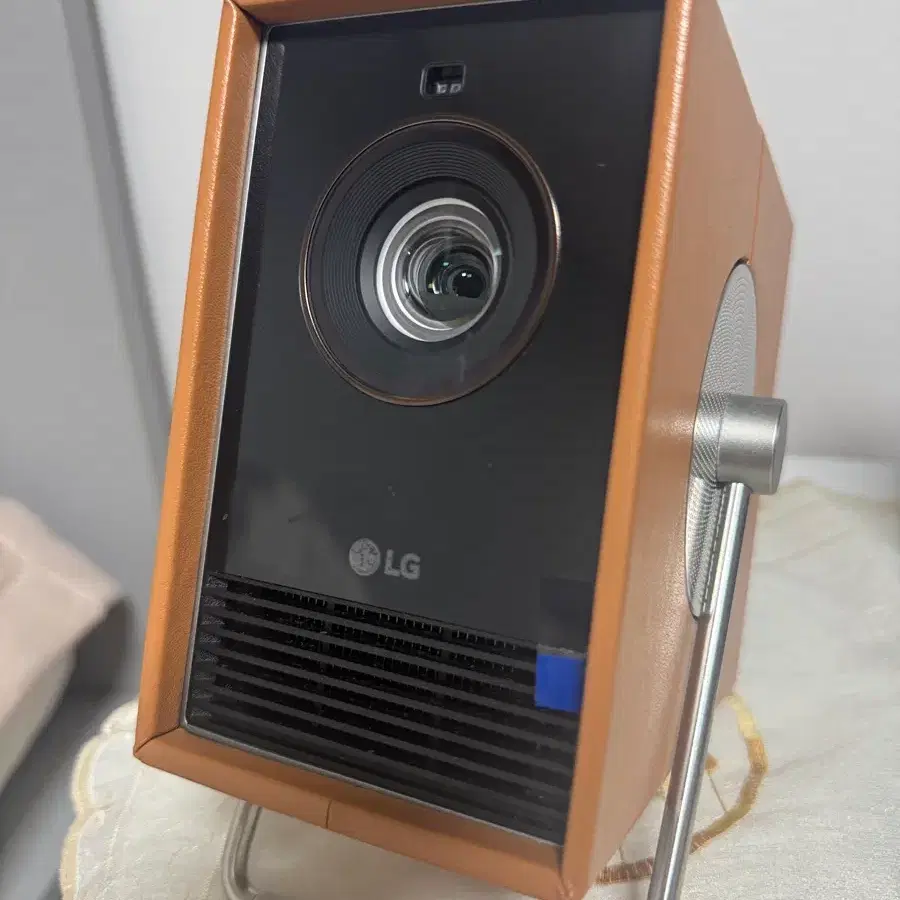 LG CineBeam Cube HU710PB