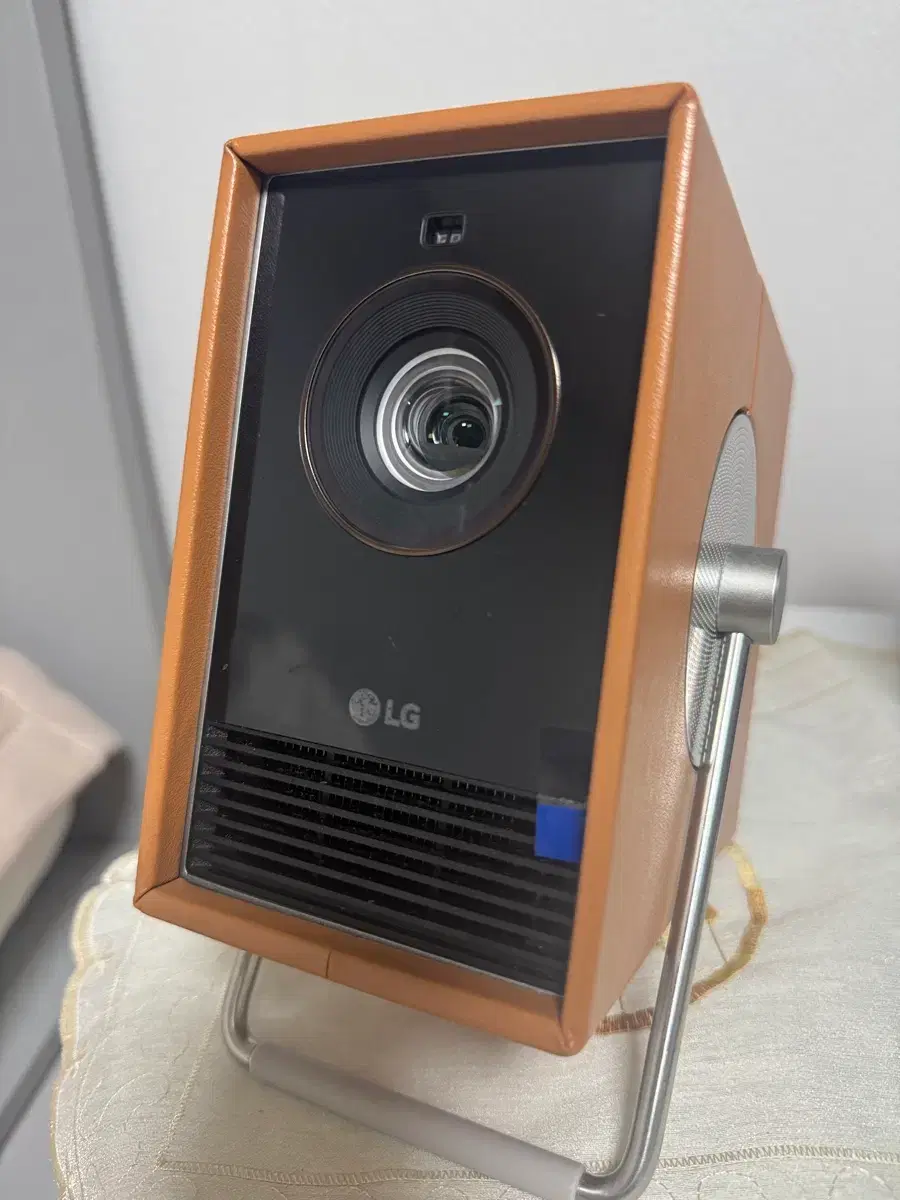 LG CineBeam Cube HU710PB