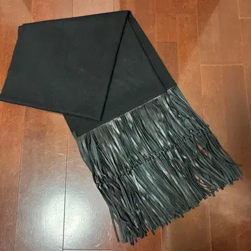 그레이스 콘티넨탈 프린지 스톨 2024AW 블랙