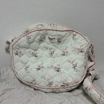 꽃무늬 패디드 백 TINA: JOJUN