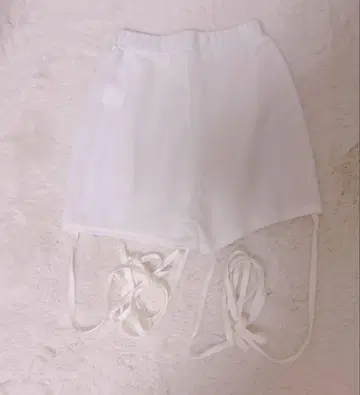 lilLilly 릴릴리 크로스 리본 이너 숏팬츠 화이트