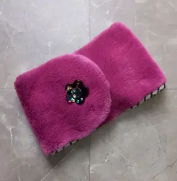 마리퀀트 머플러 브로치 포함 세련된 귀여운 뒷면 하운드투스