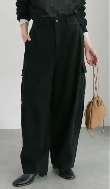 PUAL CE CIN 빈티지풍 커브 실루엣 카고 팬츠