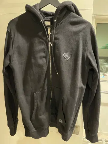 새상품급 클라이미 후드티 블랙 하트