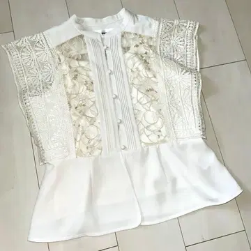 Lilybrown 스위칭 레이스 블라우스 미야와키 사쿠라 콜라보 상의