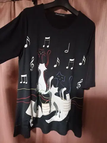 신나게 춤추는 냥코와 음표 프린트 반팔 T셔츠 부드러운 소재