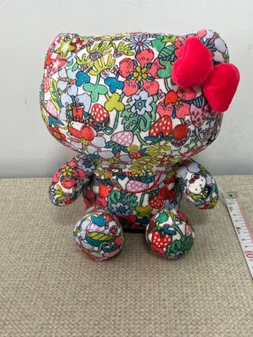 헬로키티 리버티 봉제 인형 하자 있음