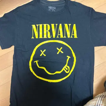 NIRVANA 스마일 T셔츠 블랙