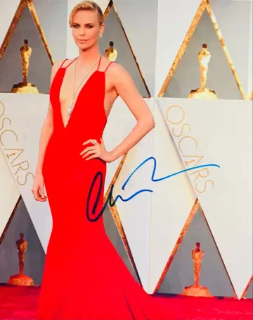 샤를리즈 테론 친필 사인 사진 와일드 스피드 머드 맥스 o