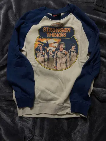 기묘한 이야기 래글런 맨투맨 M 사이즈