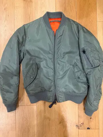 [새상품급] AVIREX MA-1 플라이트 자켓 M사이즈