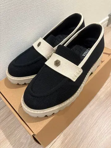 VIVAIA 아몬드 토 플랫폼 트랙 솔 로퍼