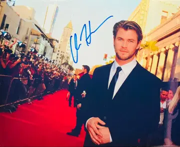 마이티 토르 크리스 헴스워스 친필 사인 사진 어벤져스 kc3