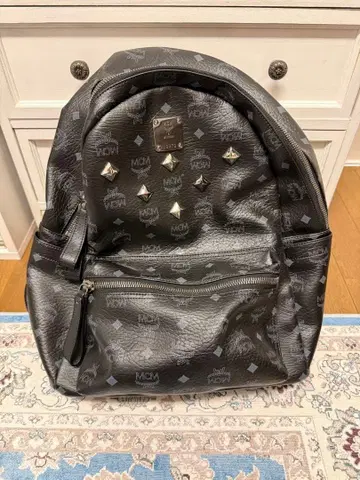 MCM 스터드 장식 블랙 백팩 [ 정품 ]
