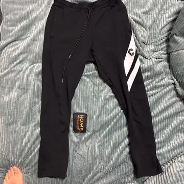 CRONOS 조거 팬츠 품절 모델