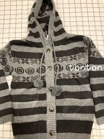 Hugyourskin 후드 부착 그레이 블랙 스트라이프 가디건