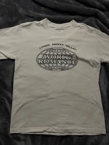 VALLAD LONER WORLD ROMANCE T셔츠