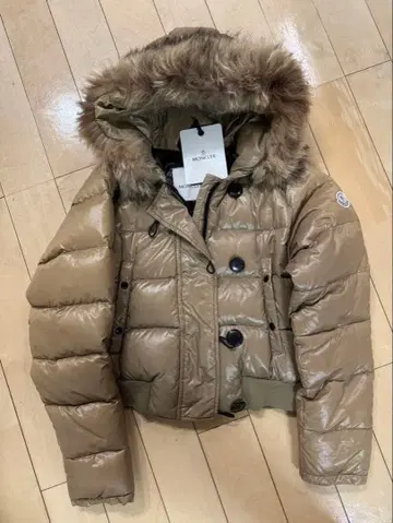 MONCLER 후드 부착 다운 자켓 베이지