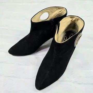 비쥬 장식 블랙 스웨이드 숏부츠 23cm