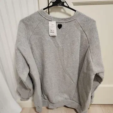 그레이 하트 로고 래글런 슬리브 트레이닝복