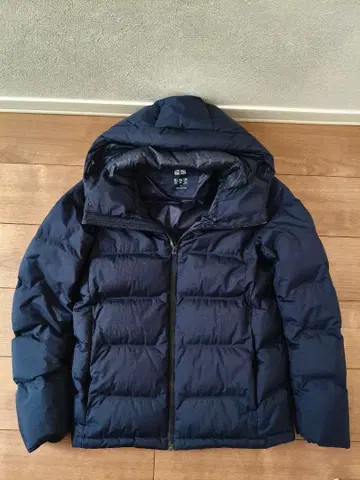 네이비 후드 부착 다운 자켓