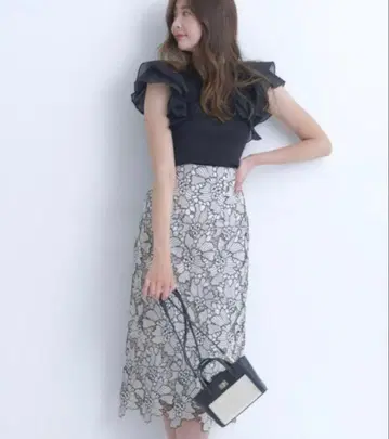 Mystrada 배색 레이스 타이트 스커트 옅은 베이지 화이트