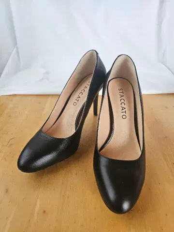 시착만 한 상품 미사용 하이힐 가죽 펌프스 24.5