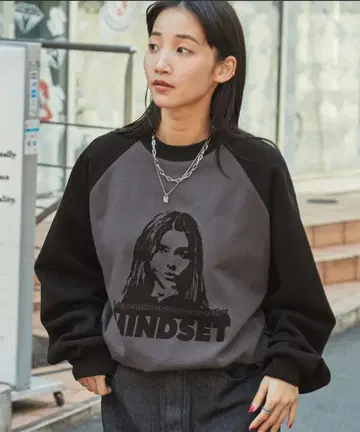 그랑 배색 맨투맨 블랙 x 차콜 그레이