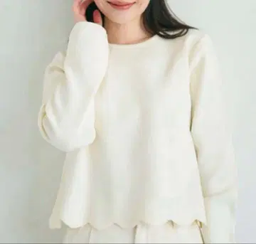 새상품 택 포함 BASEMENTonline 스캘럽 니트 화이트