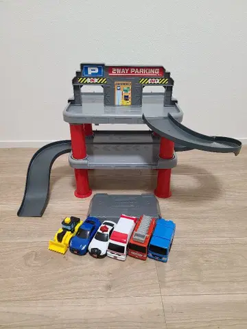 2WAY PARKING 주차장, 첫 토미카 세트