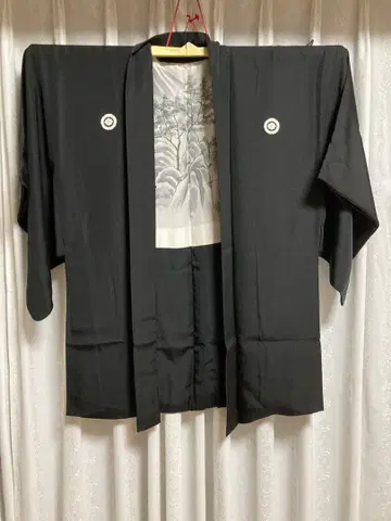 꽃 문장이 달린 블랙 남성용 겉옷