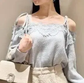 [ 새상품급 ] 레이스 트리밍 오프숄더 니트 풀오버 SNIDEL