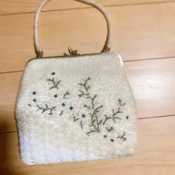 일본 의류용 백 골드 컬러 꽃무늬 자수 비즈 자수