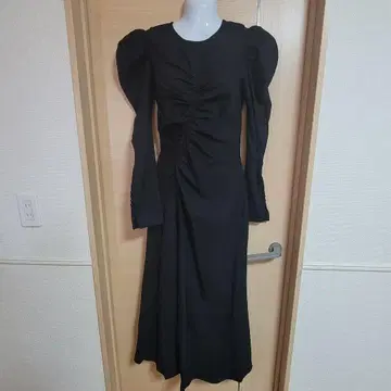 MOUSSY 블랙 퍼프 슬리브 롱 원피스