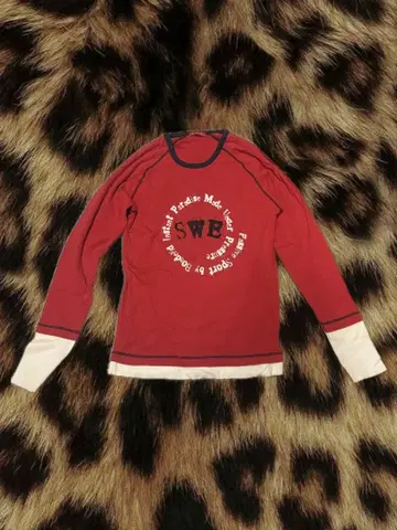 긴팔 빨간색 로고 t