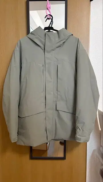 유니클로 하이브리드 다운 후드티 L 사이즈 카키