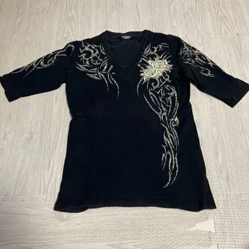 TORNADO MART 블랙 장미 자수 칠부 소매 V넥 상의 M 사이즈