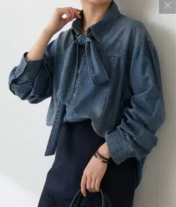 콜라주 개럴개런트 보타이 데님 셔츠