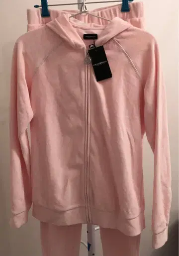 [택 포함 새상품] EMPORIOARMANI 셋업 후드티 핑크