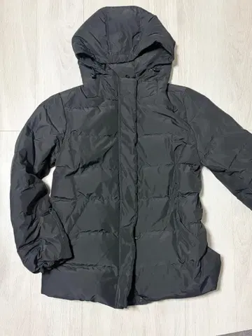 후드 부착 블랙 다운 자켓 사이즈 11