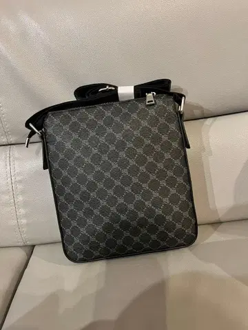 블랙 로고 패턴 숄더백