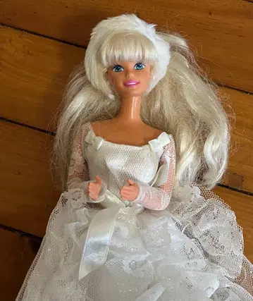 화이트 드레스 바비 인형