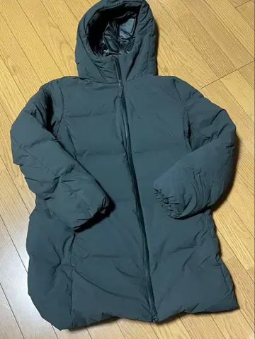 유니클로 심리스 다운 숏코트 새상품급 올리브 그린