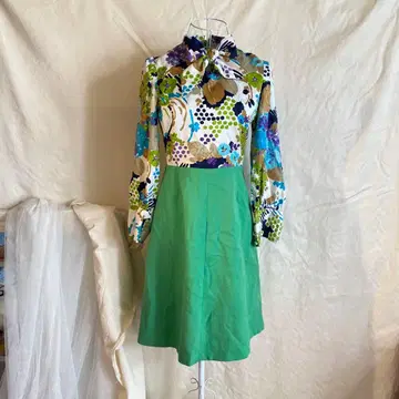 꽃무늬 리본 포함 긴팔 무릎 기장 원피스