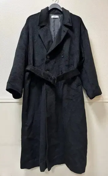 selle glant 셀레그랑테 더블 브레스트 샤기 머플러 코트 블랙