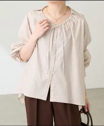 콜라주 개럴개런트 옷깃 디자인을 바꿀 수 있는 옷깃 개더 셔츠