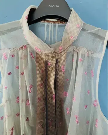 29400엔 택 포함 새상품 센소유니코 깃털 자수 레이스 베스트