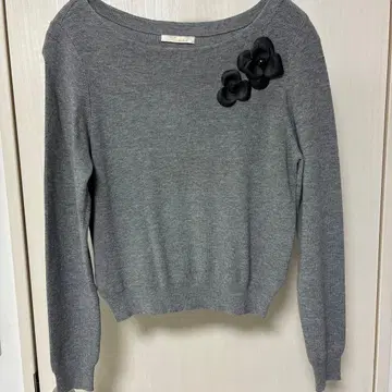 아베닐 에투알 가죽 플라워 모티브 니트 풀오버 36 그레이