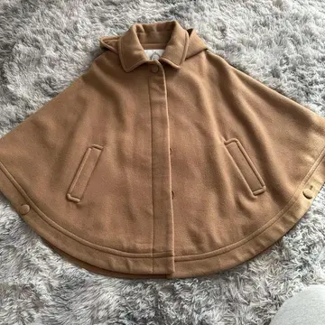 [ 새상품급 ] 티아라 판초 코트 카멜 베이지 케이프