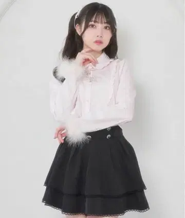 Honey Cinnamon 숏 기장 소매 페더 블라우스 허니시나몬